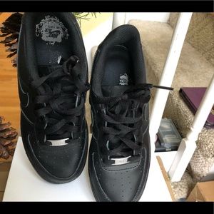 EUC Black NIKE Air Force 1 sneaks. Size 5.5.